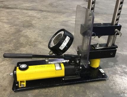 Digital pressure gauge for point load testing